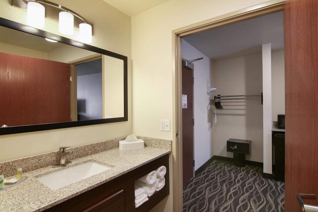 Cobblestone Inn&Suites - Menomonie/UW-Stout Extérieur photo