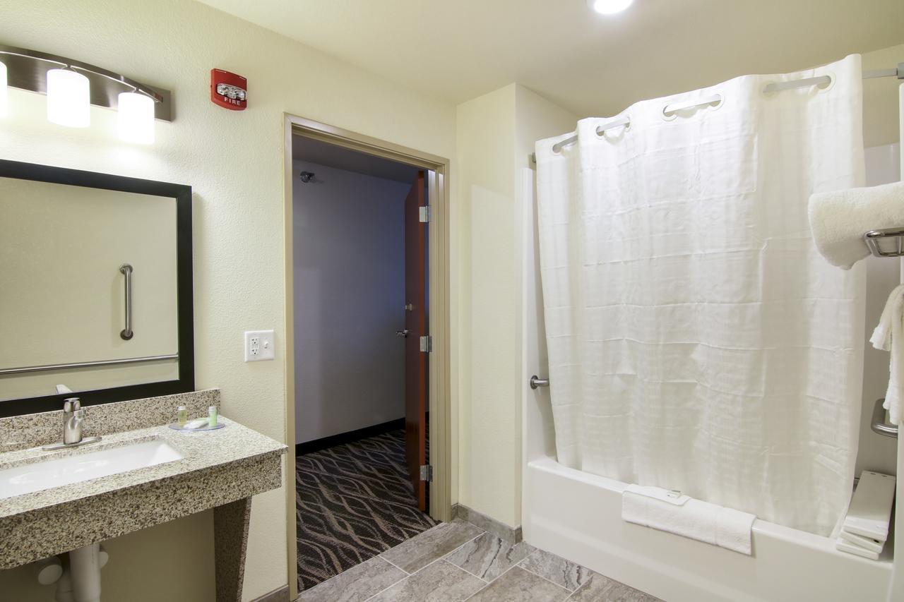 Cobblestone Inn&Suites - Menomonie/UW-Stout Extérieur photo