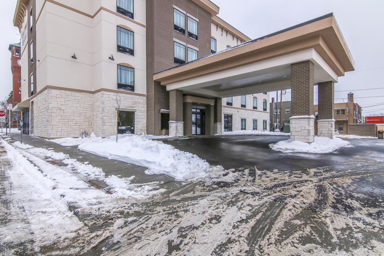 Cobblestone Inn&Suites - Menomonie/UW-Stout Extérieur photo